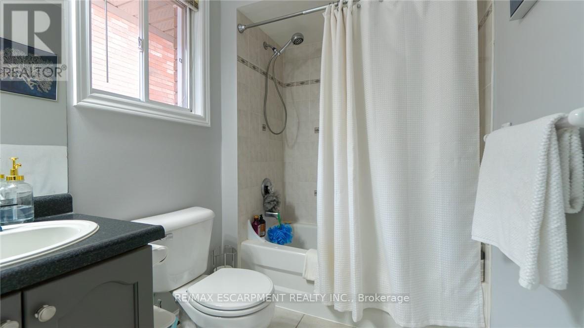 2062 Westmount Drive, Oakville, ON - Indoor Photo Showing Bathroom