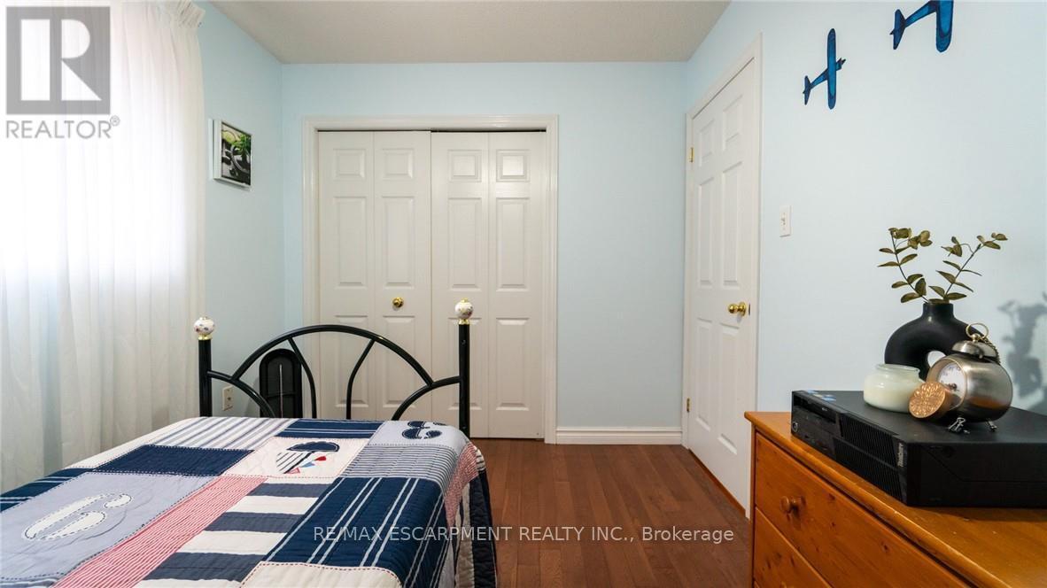 2062 Westmount Drive, Oakville, ON - Indoor Photo Showing Bedroom