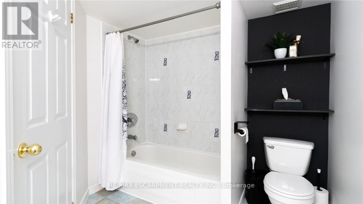 2062 Westmount Drive, Oakville, ON - Indoor Photo Showing Bathroom