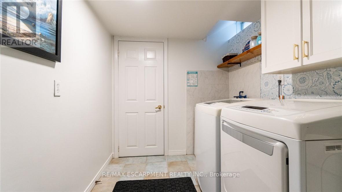 2062 Westmount Drive, Oakville, ON - Indoor Photo Showing Laundry Room