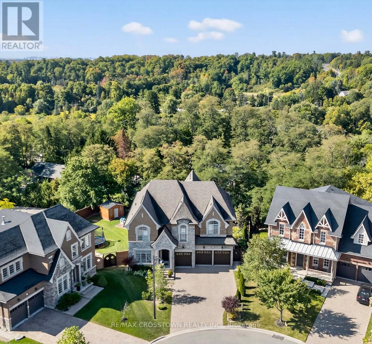 10 Annsleywood Court, Vaughan, ON - Outdoor With Facade