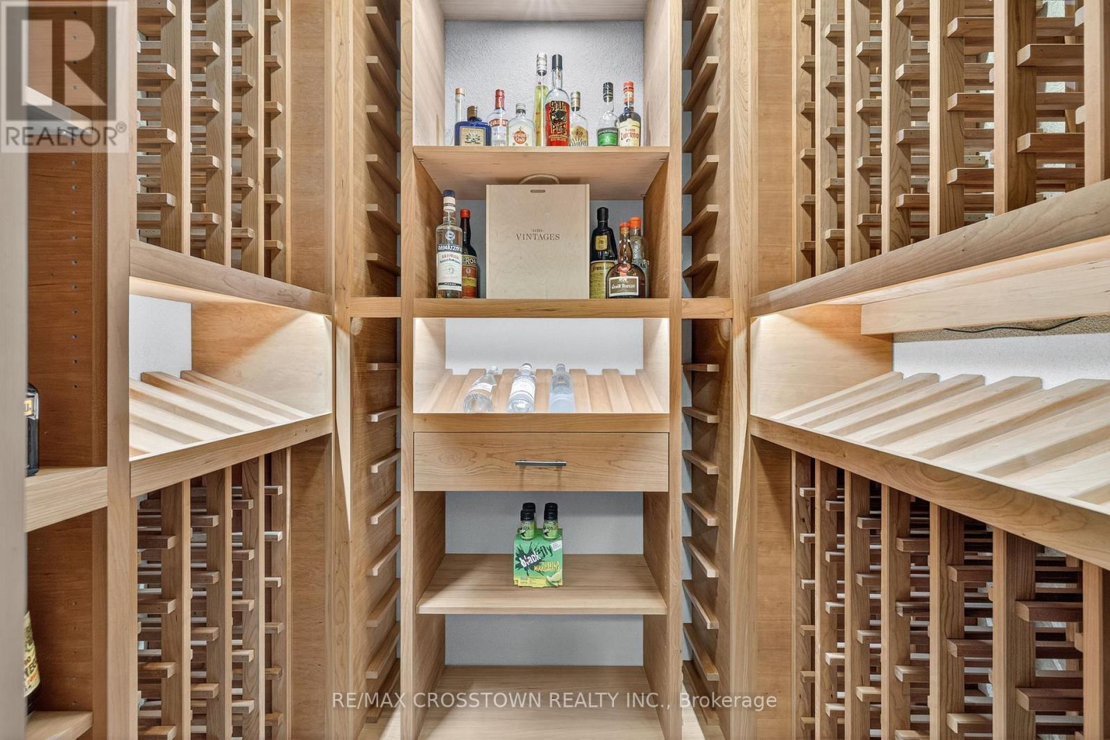 10 Annsleywood Court, Vaughan, ON - Indoor