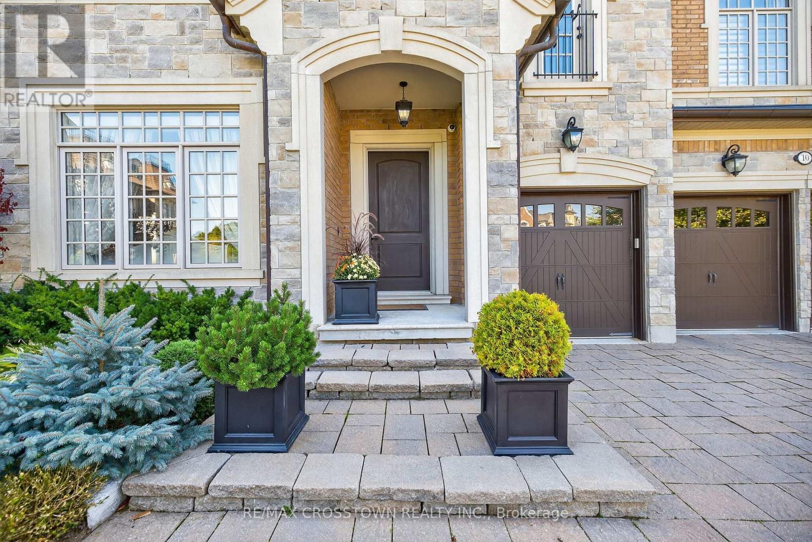 10 Annsleywood Court, Vaughan, ON - Outdoor With Facade