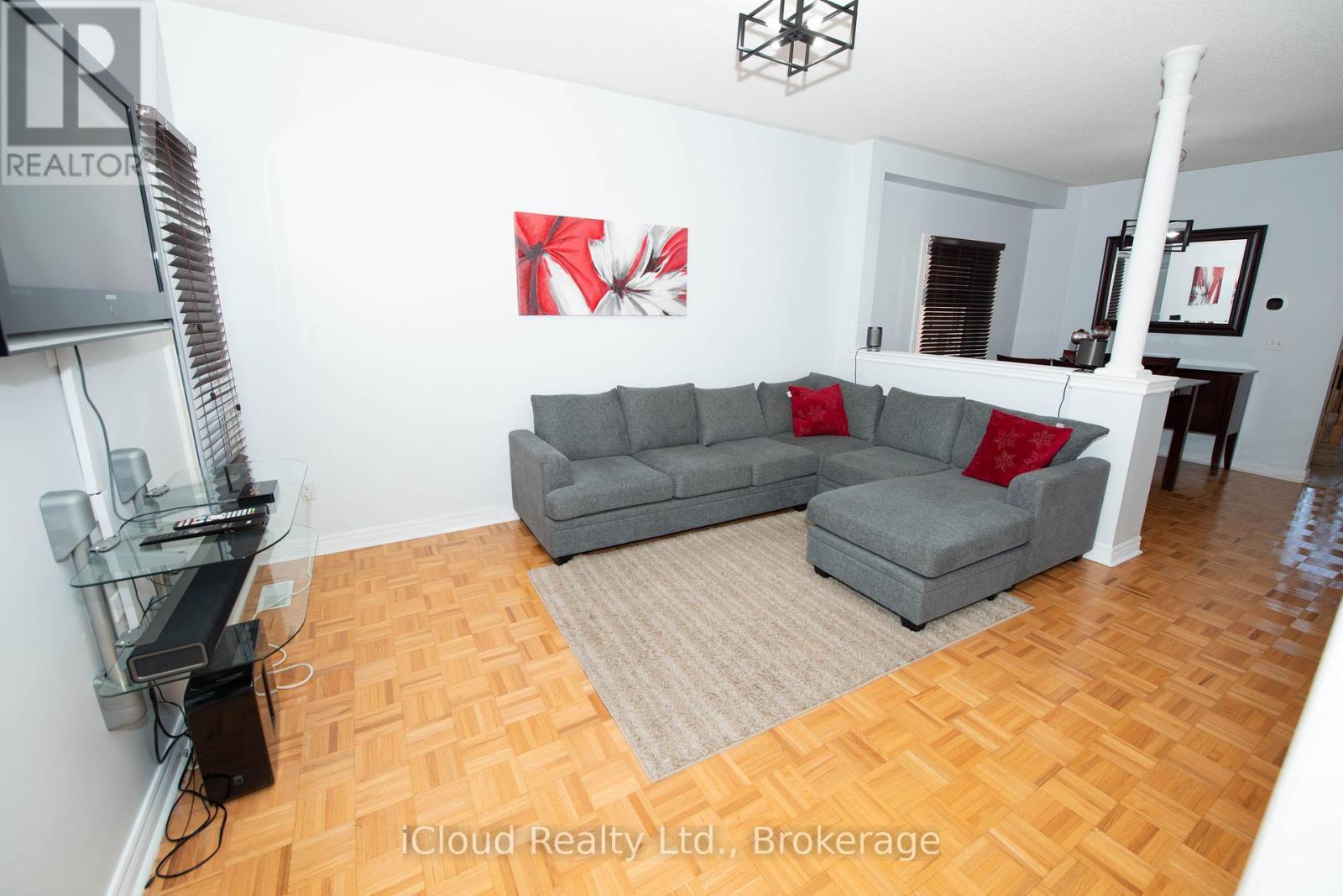 19 Fountainview Way, Brampton, ON - Indoor Photo Showing Living Room