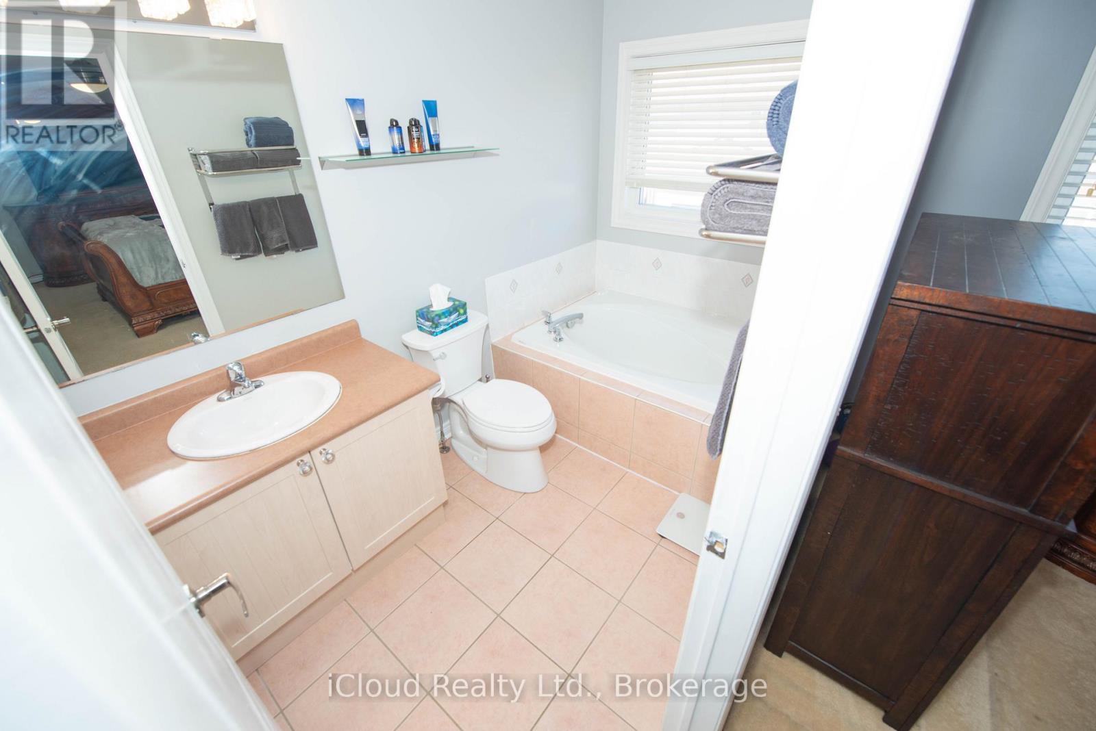 19 Fountainview Way, Brampton, ON - Indoor Photo Showing Bathroom