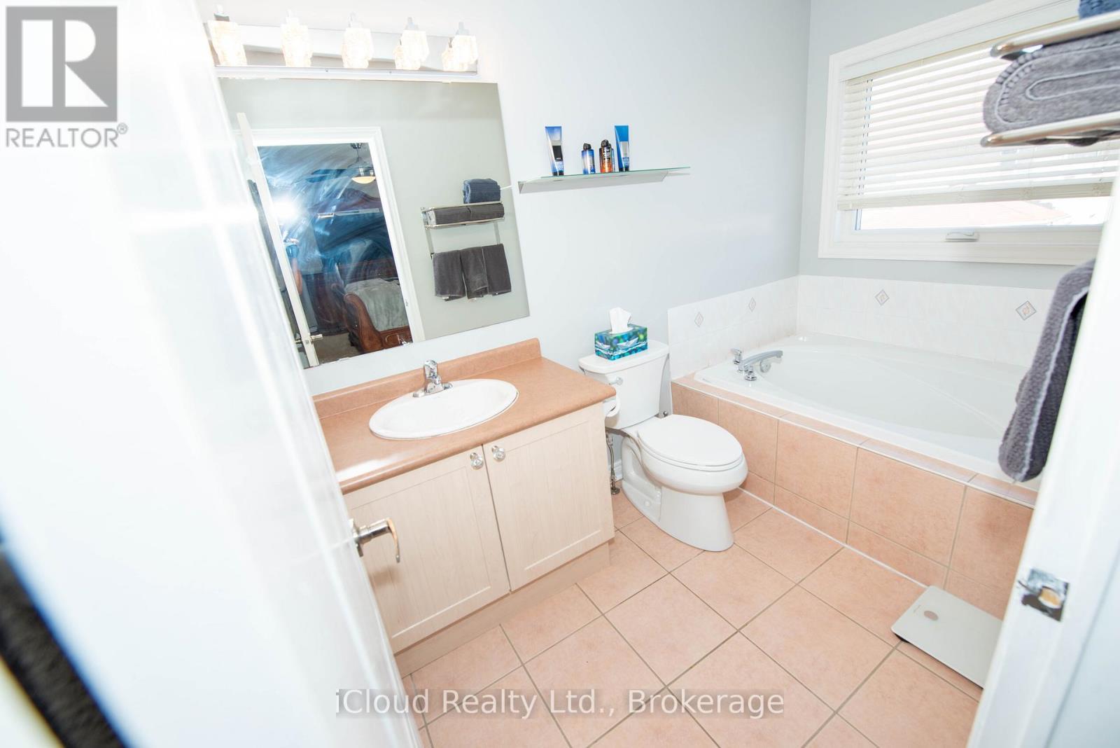 19 Fountainview Way, Brampton, ON - Indoor Photo Showing Bathroom