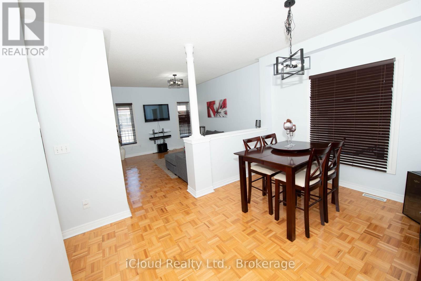 19 Fountainview Way, Brampton, ON - Indoor Photo Showing Dining Room