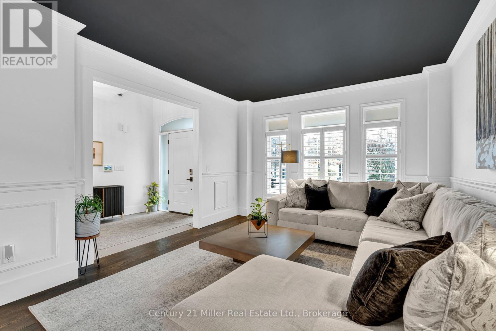 2099 Helmsley Avenue, Oakville (Wm Westmount), ON - Indoor Photo Showing Living Room With Fireplace