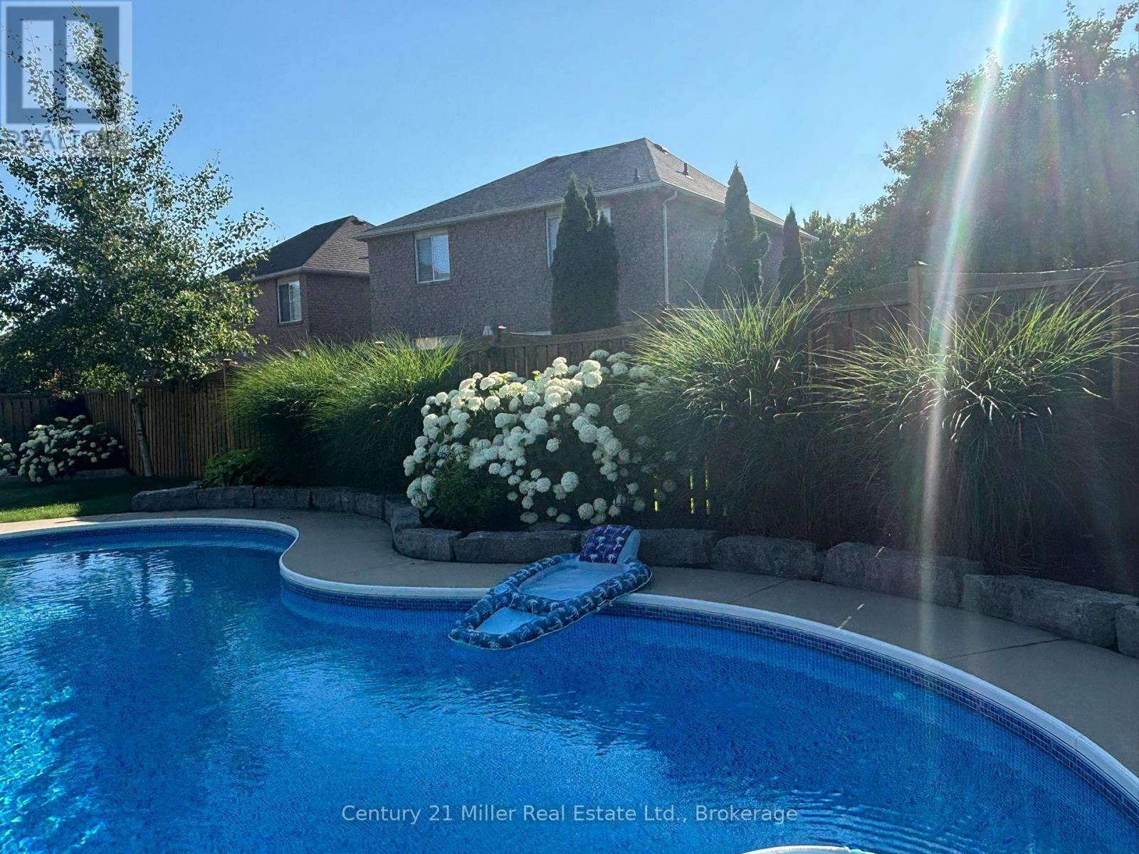 2099 Helmsley Avenue, Oakville (Wm Westmount), ON - Outdoor With In Ground Pool With Backyard