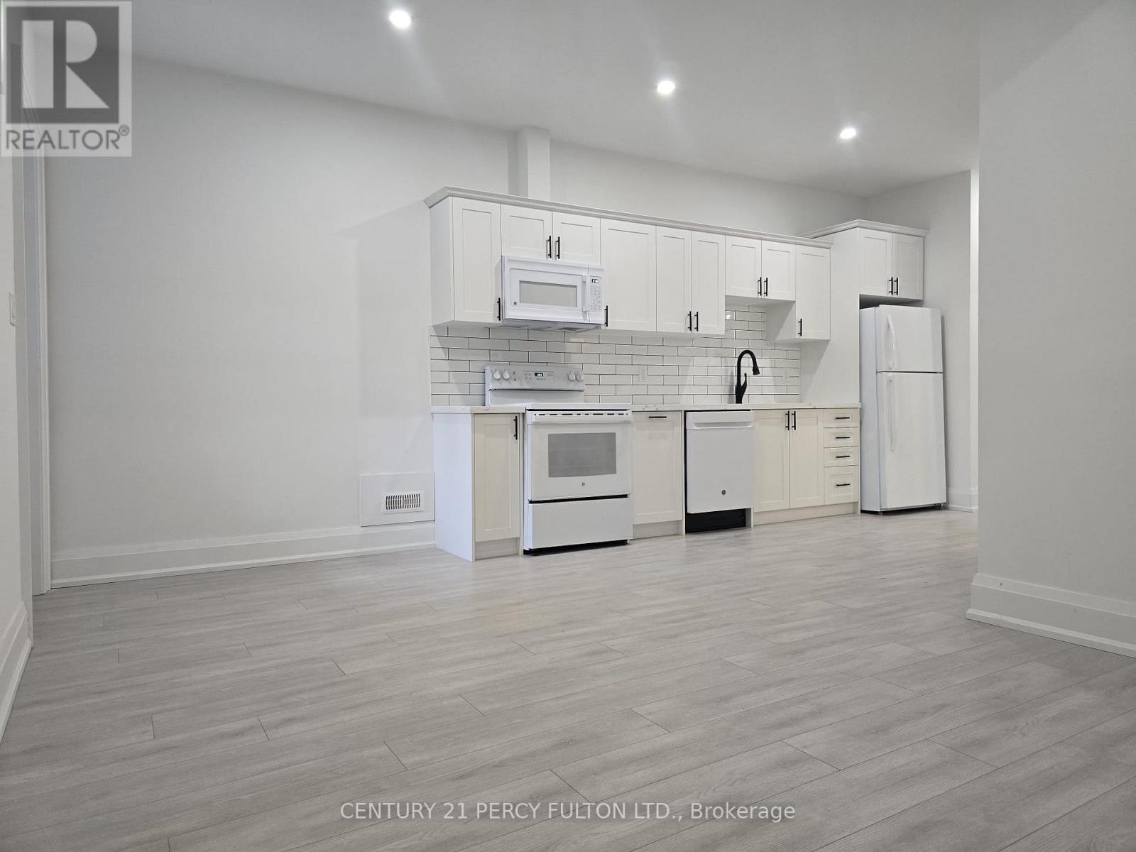 Bsmt - 195 Danforth Road, Toronto, ON - Indoor Photo Showing Kitchen