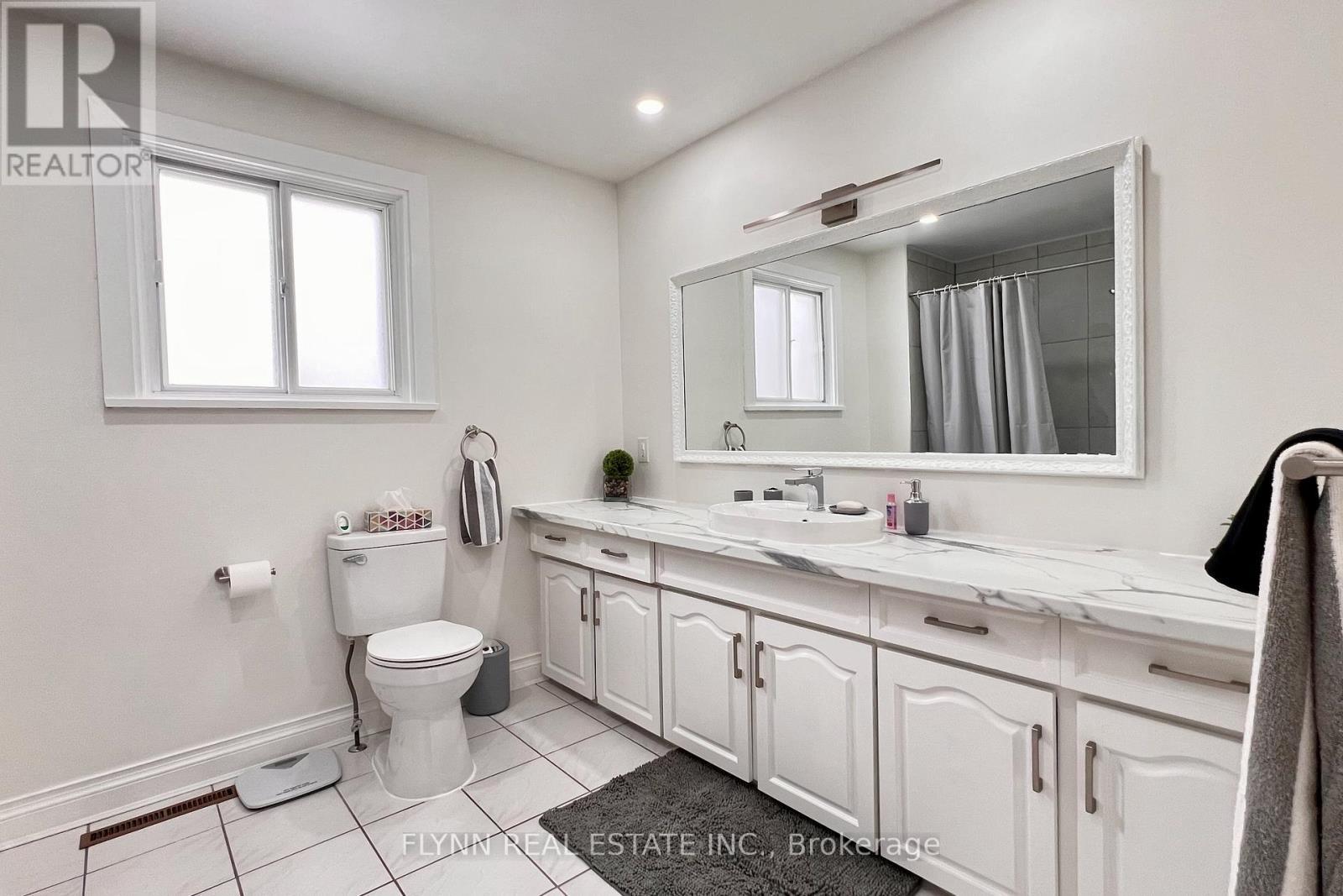 3560 Rapids View Drive, Niagara Falls, ON - Indoor Photo Showing Bathroom