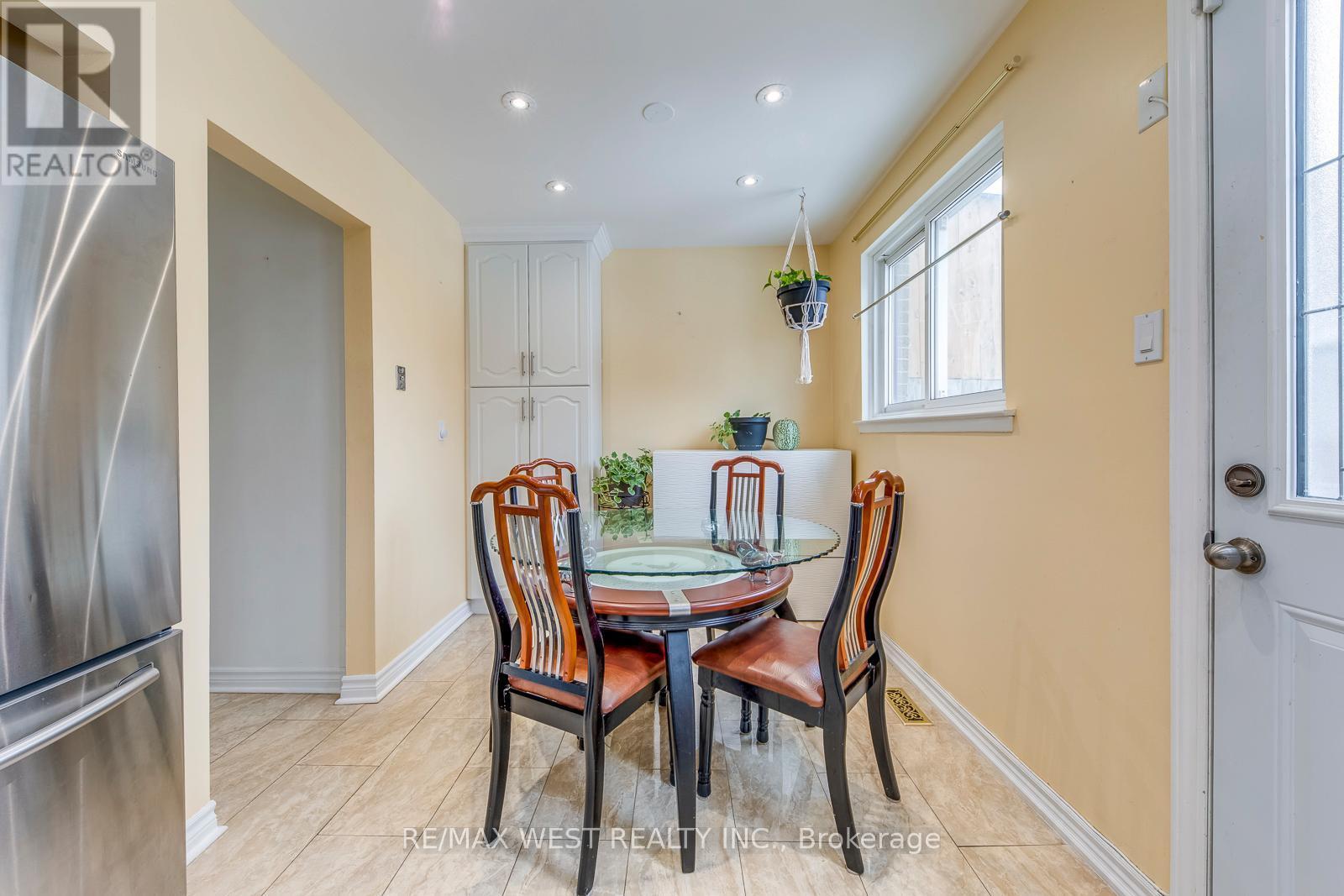 43 Flamingo Crescent, Brampton, ON - Indoor Photo Showing Dining Room