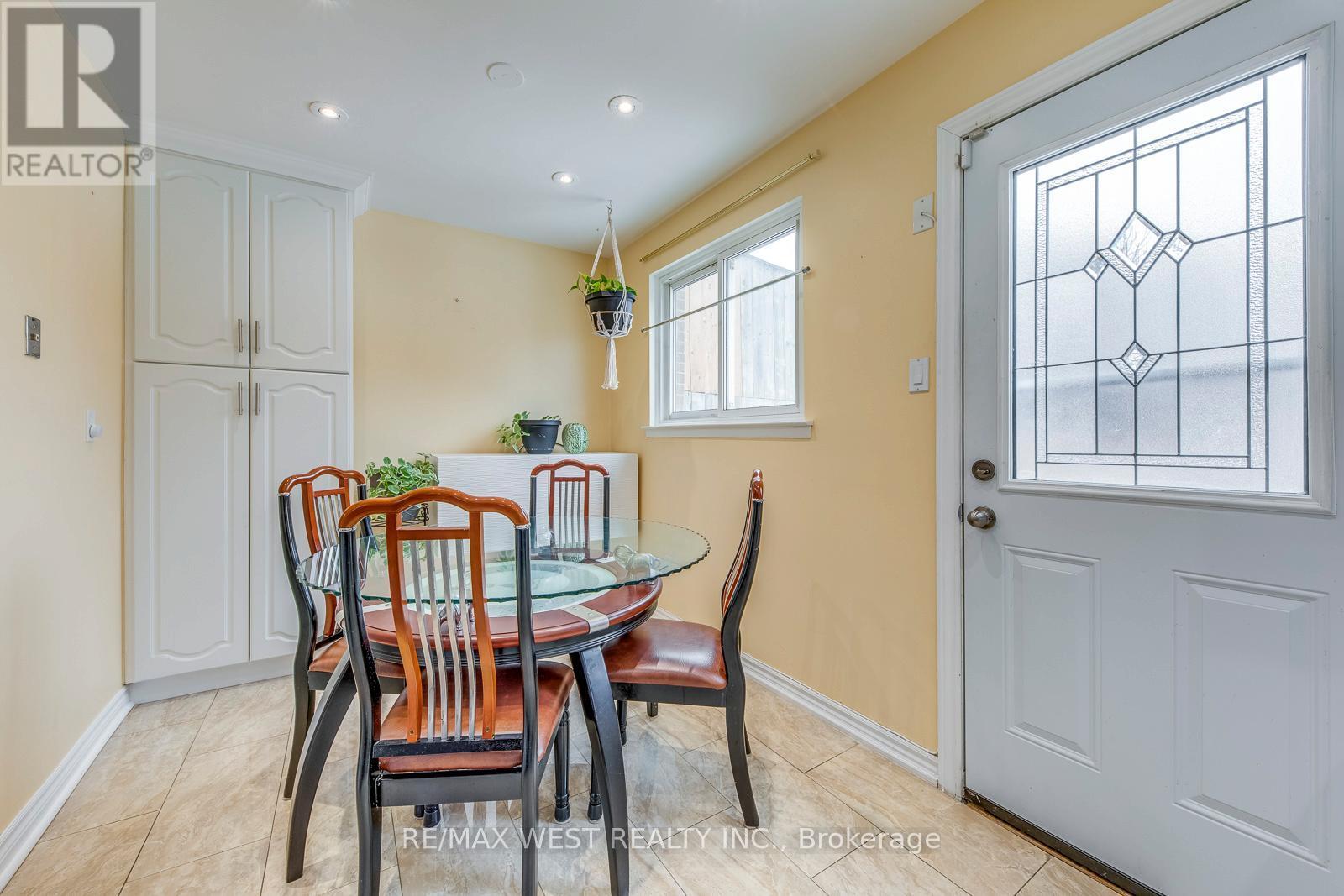 43 Flamingo Crescent, Brampton, ON - Indoor Photo Showing Dining Room