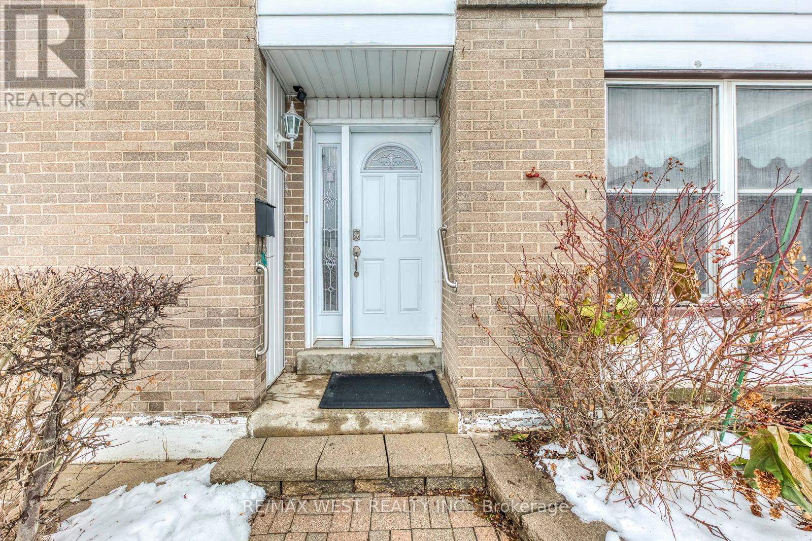 43 Flamingo Crescent, Brampton, ON - Outdoor