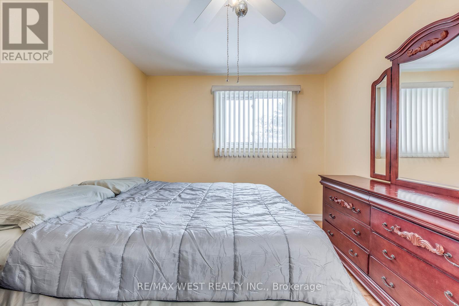 43 Flamingo Crescent, Brampton, ON - Indoor Photo Showing Bedroom