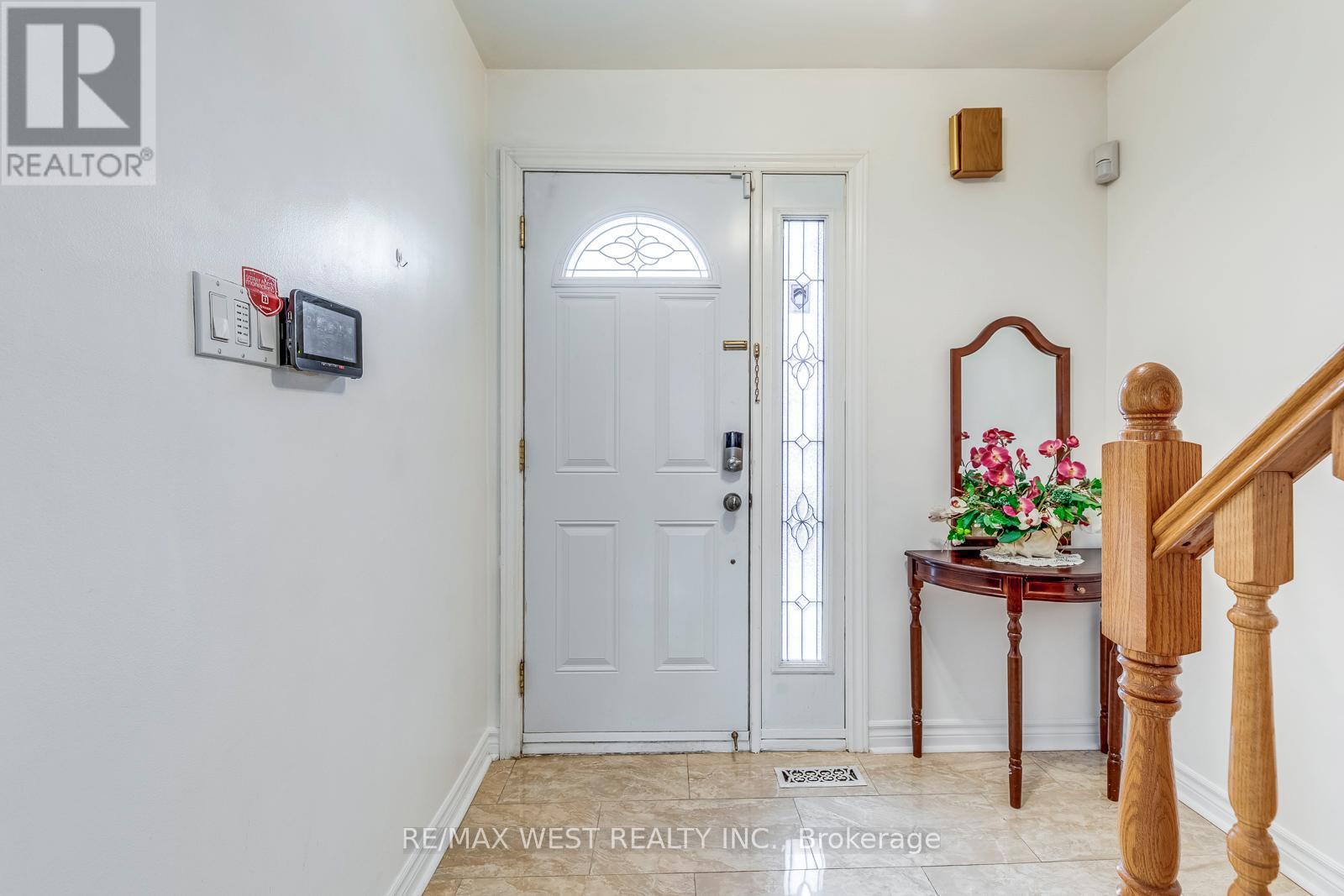 43 Flamingo Crescent, Brampton, ON - Indoor Photo Showing Other Room