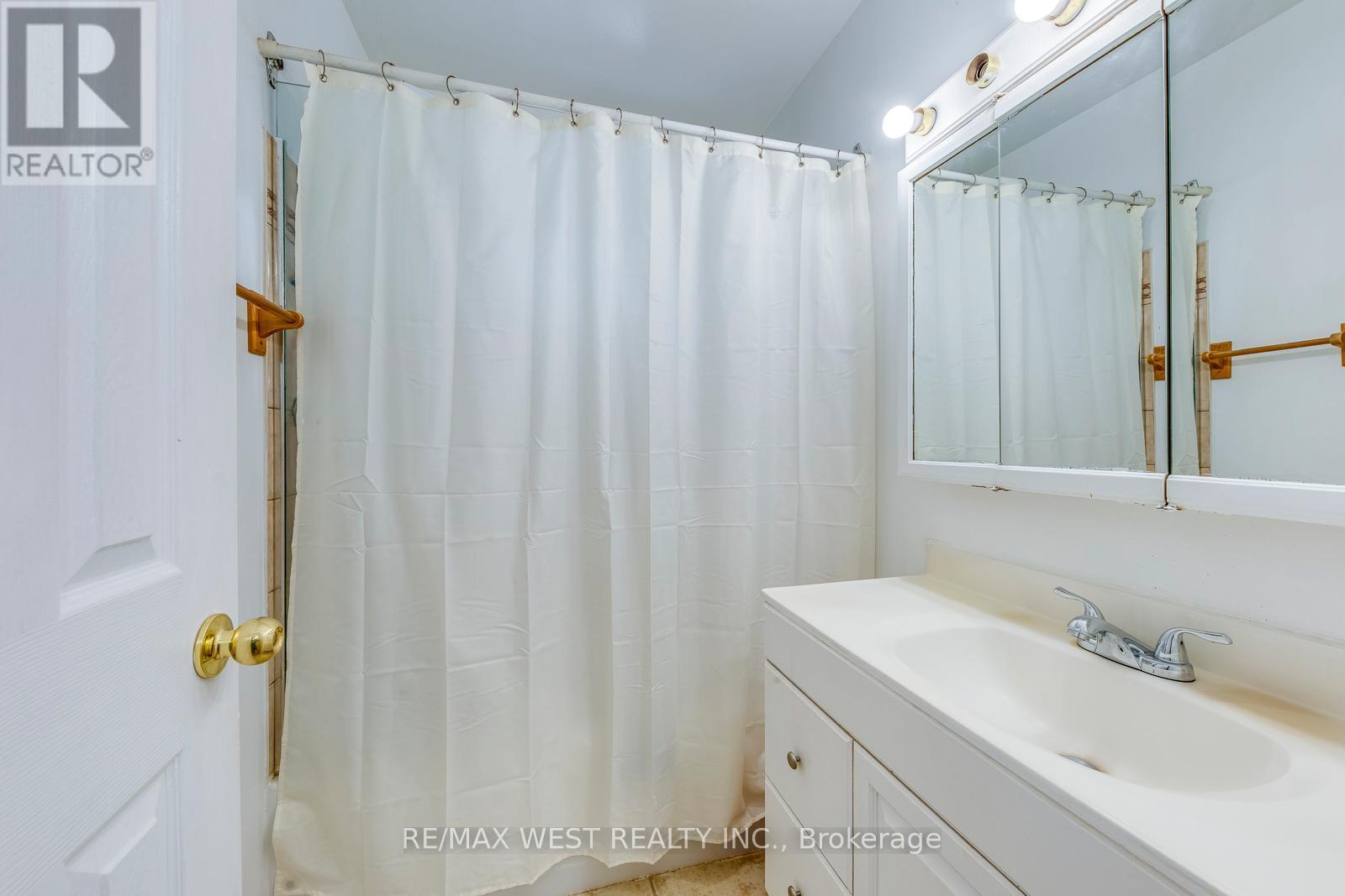 43 Flamingo Crescent, Brampton, ON - Indoor Photo Showing Bathroom