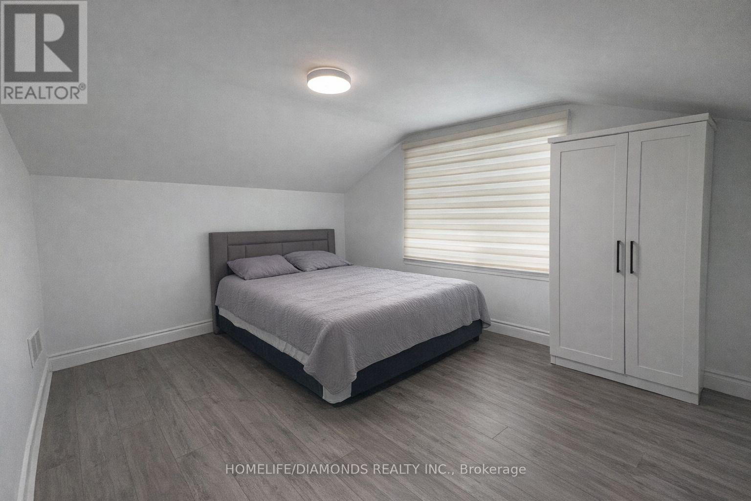 207 Thorold Road, Welland, ON - Indoor Photo Showing Bedroom