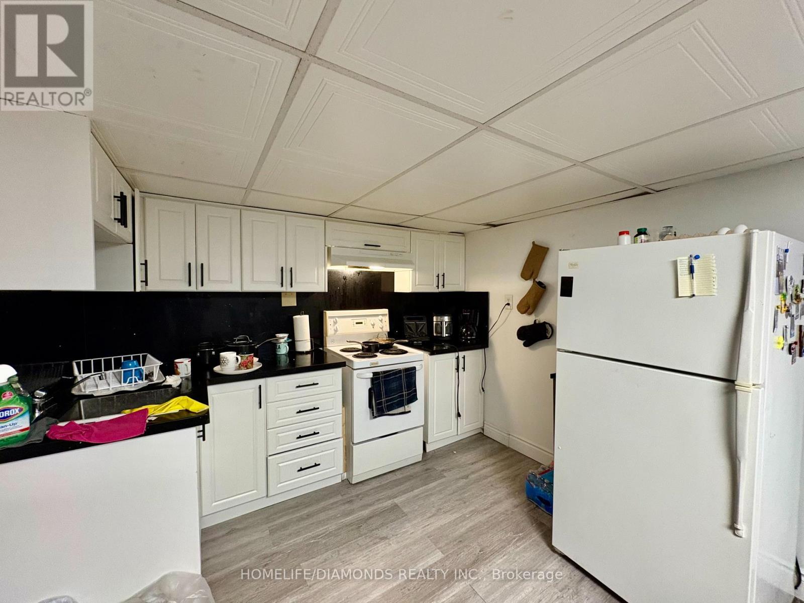 207 Thorold Road, Welland, ON - Indoor Photo Showing Kitchen