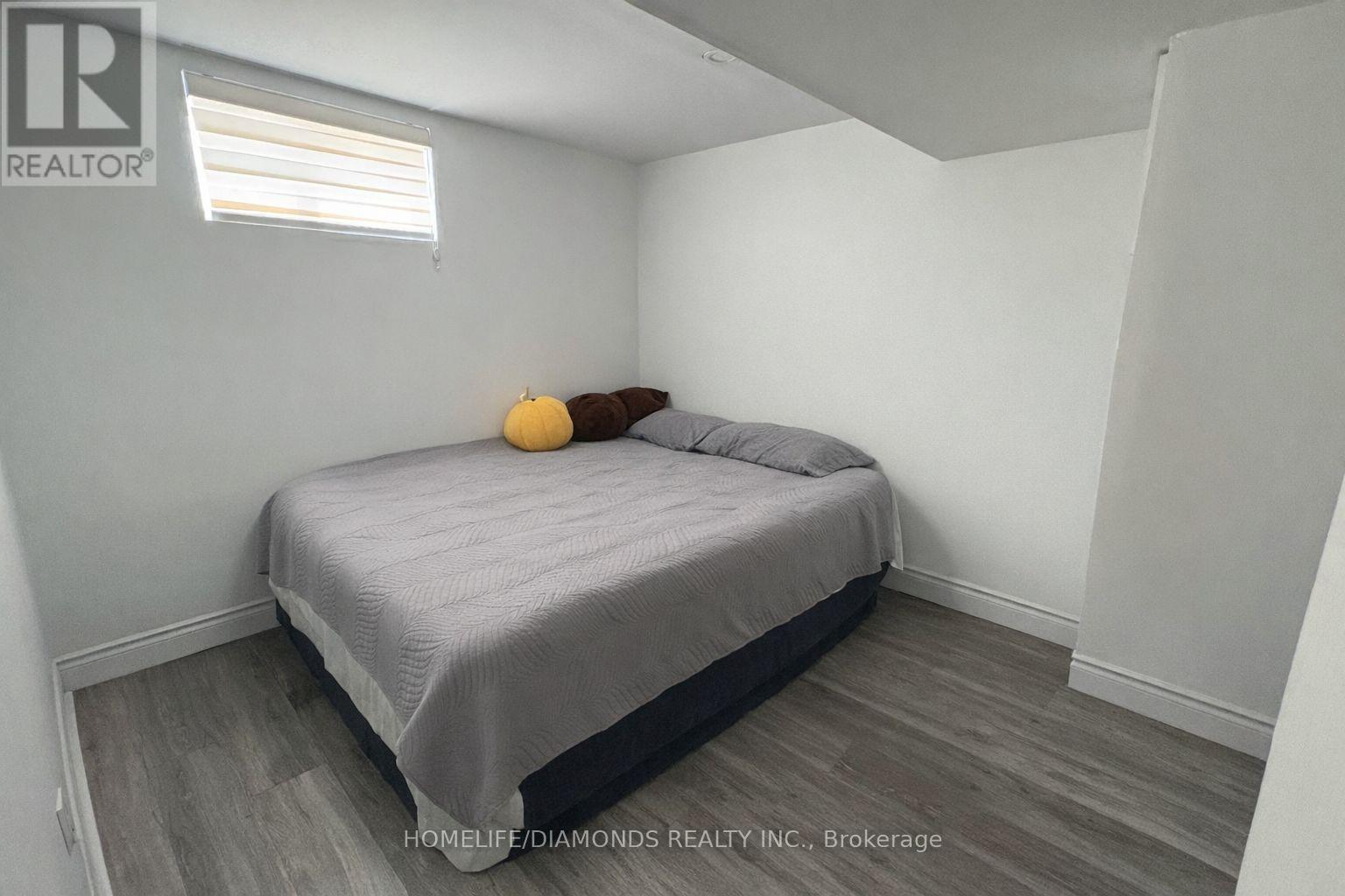 207 Thorold Road, Welland, ON - Indoor Photo Showing Bedroom