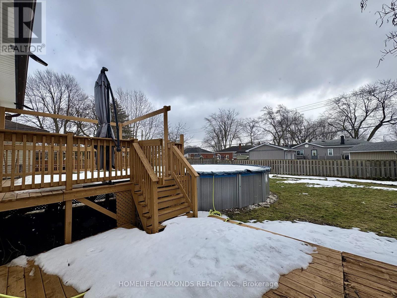 207 Thorold Road, Welland, ON - Outdoor With Above Ground Pool