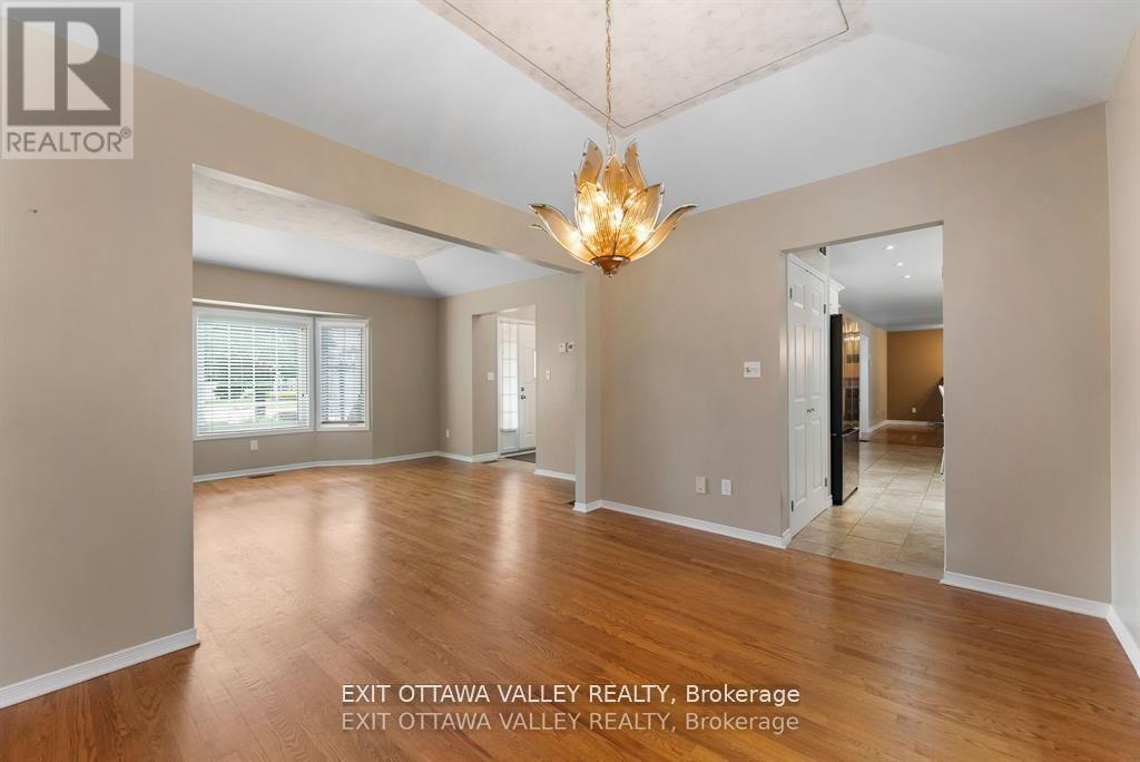 127 Owens Street, Pembroke, ON - Indoor Photo Showing Other Room