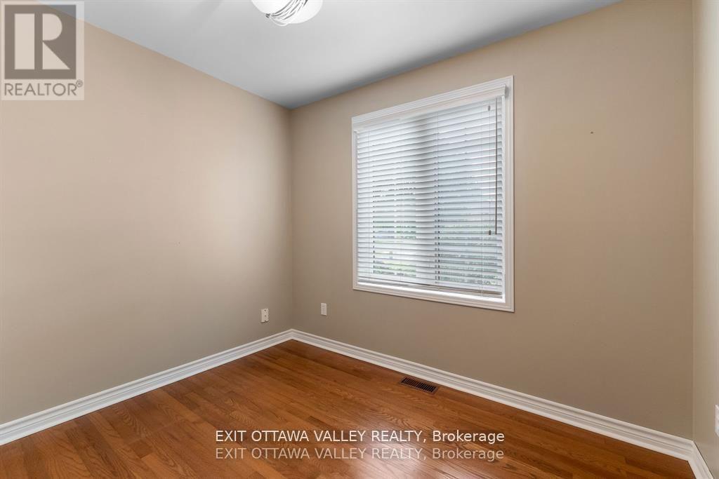 127 Owens Street, Pembroke, ON - Indoor Photo Showing Other Room