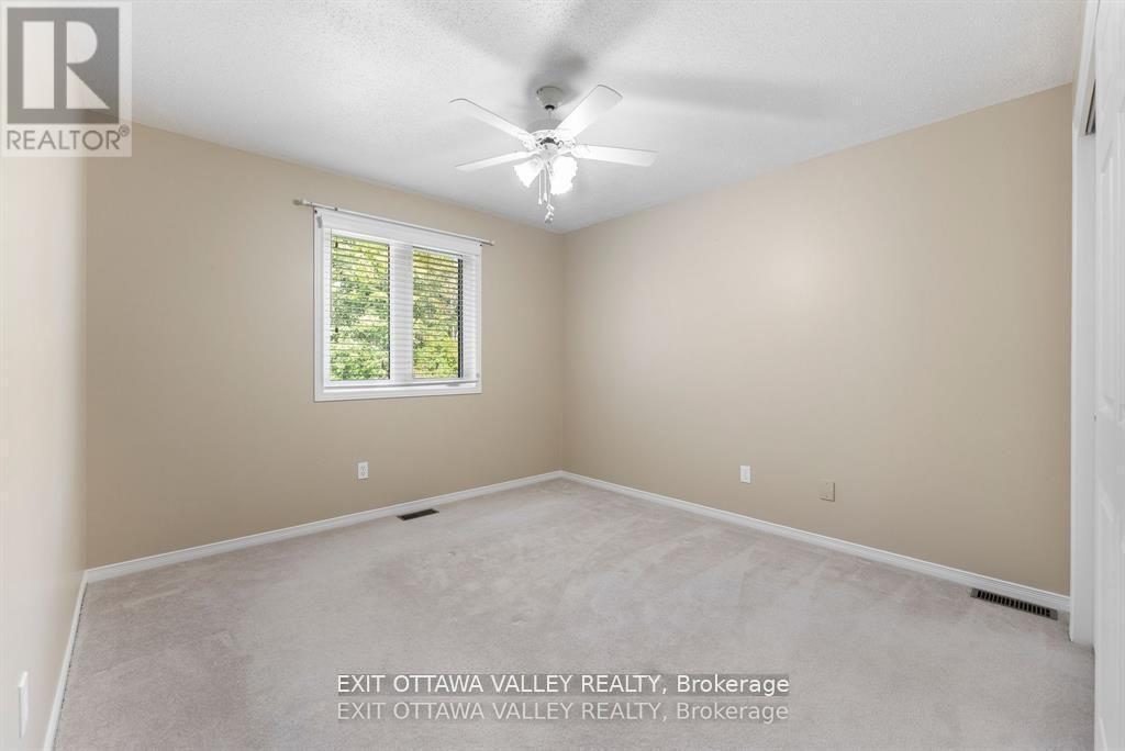 127 Owens Street, Pembroke, ON - Indoor Photo Showing Other Room