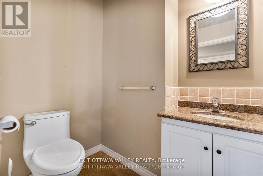 127 Owens Street, Pembroke, ON - Indoor Photo Showing Bathroom