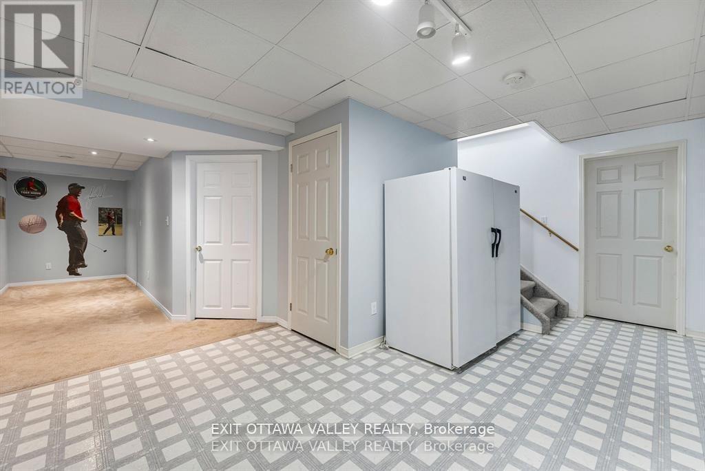 127 Owens Street, Pembroke, ON - Indoor Photo Showing Other Room