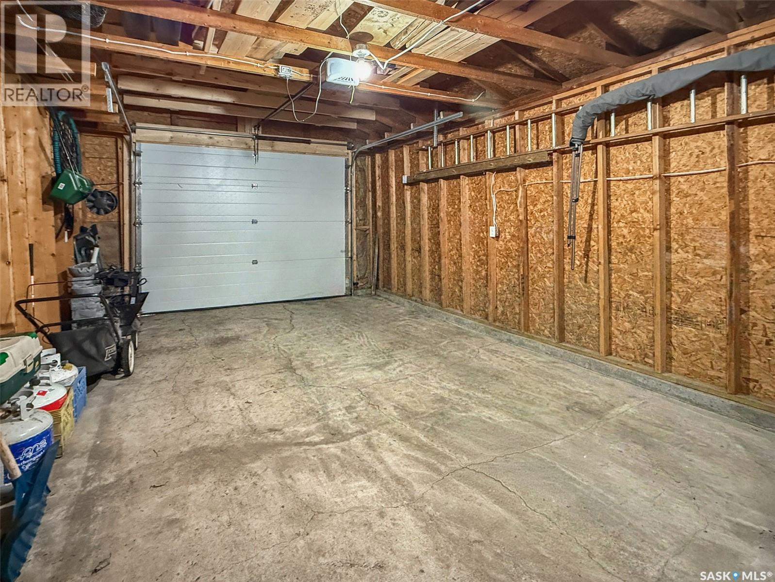 105 Otter Crescent, Beaver Flat, SK - Indoor Photo Showing Garage