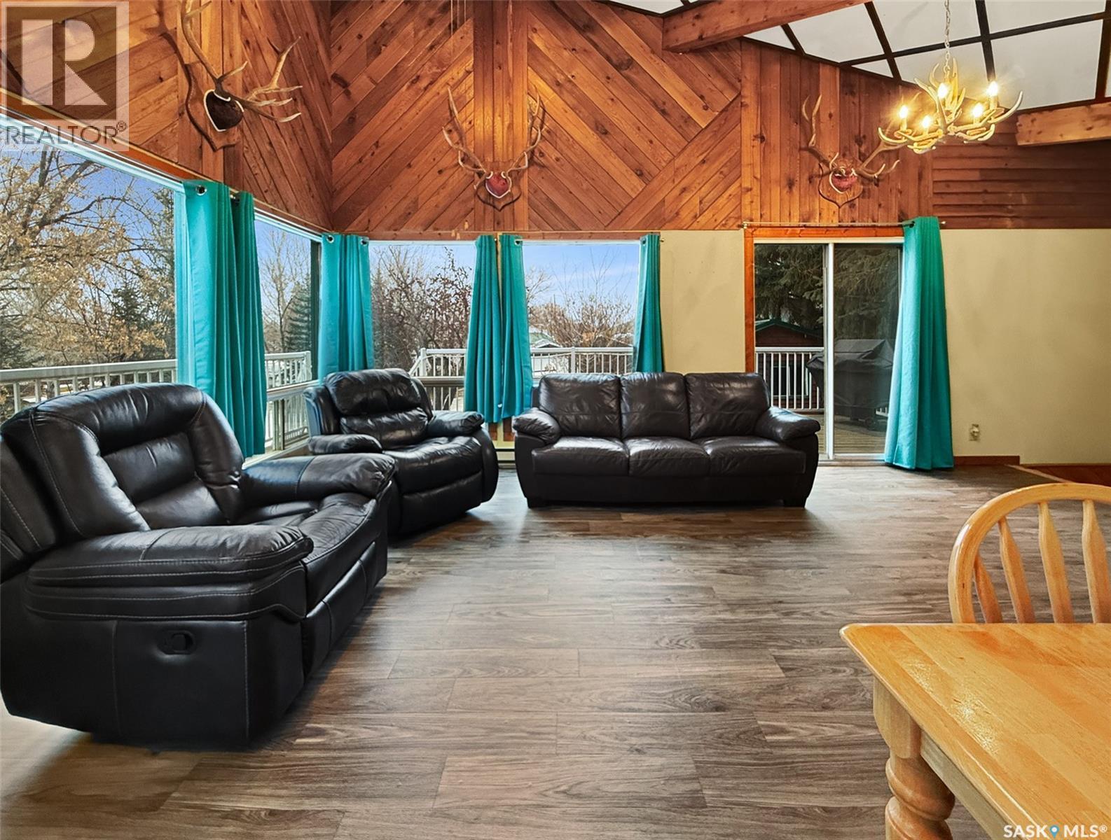 105 Otter Crescent, Beaver Flat, SK - Indoor Photo Showing Living Room