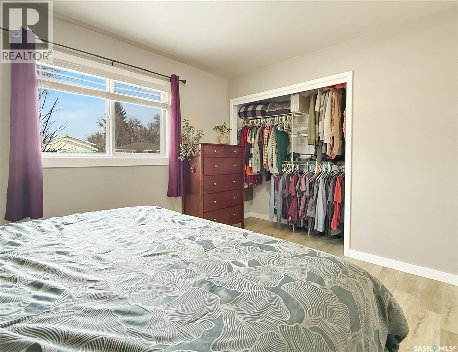 426 15Th Avenue Ne, Swift Current, SK - Indoor Photo Showing Bedroom