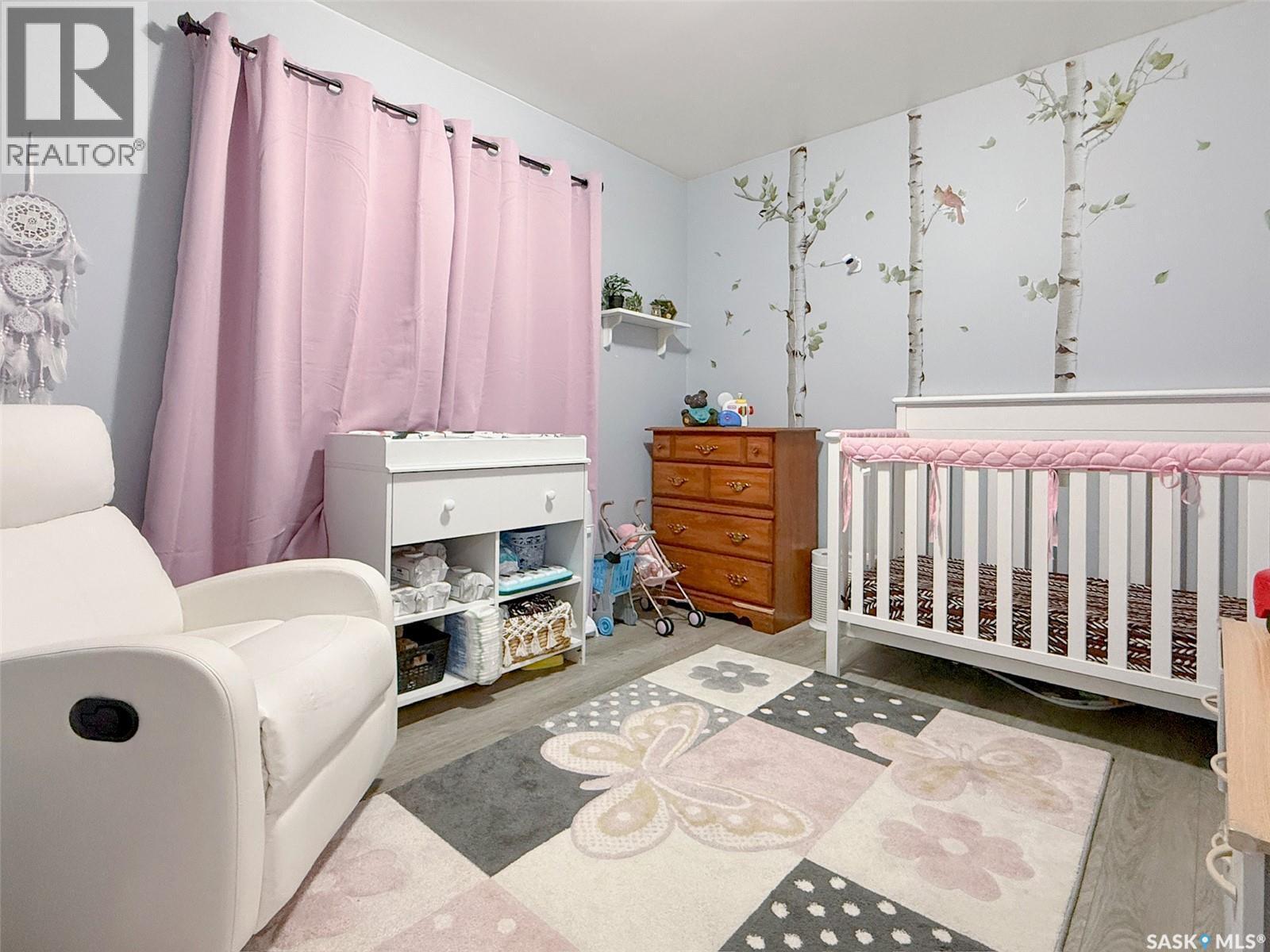 426 15Th Avenue Ne, Swift Current, SK - Indoor Photo Showing Bedroom