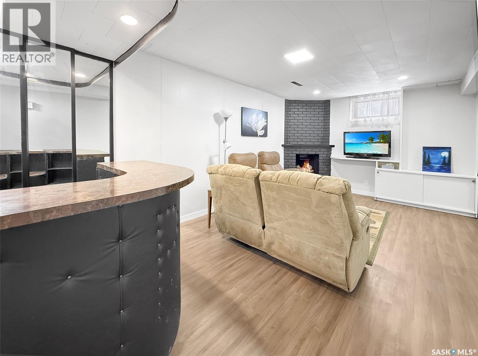 426 15Th Avenue Ne, Swift Current, SK - Indoor With Fireplace