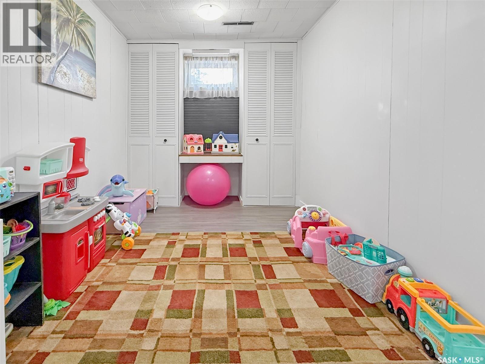 426 15Th Avenue Ne, Swift Current, SK - Indoor Photo Showing Other Room