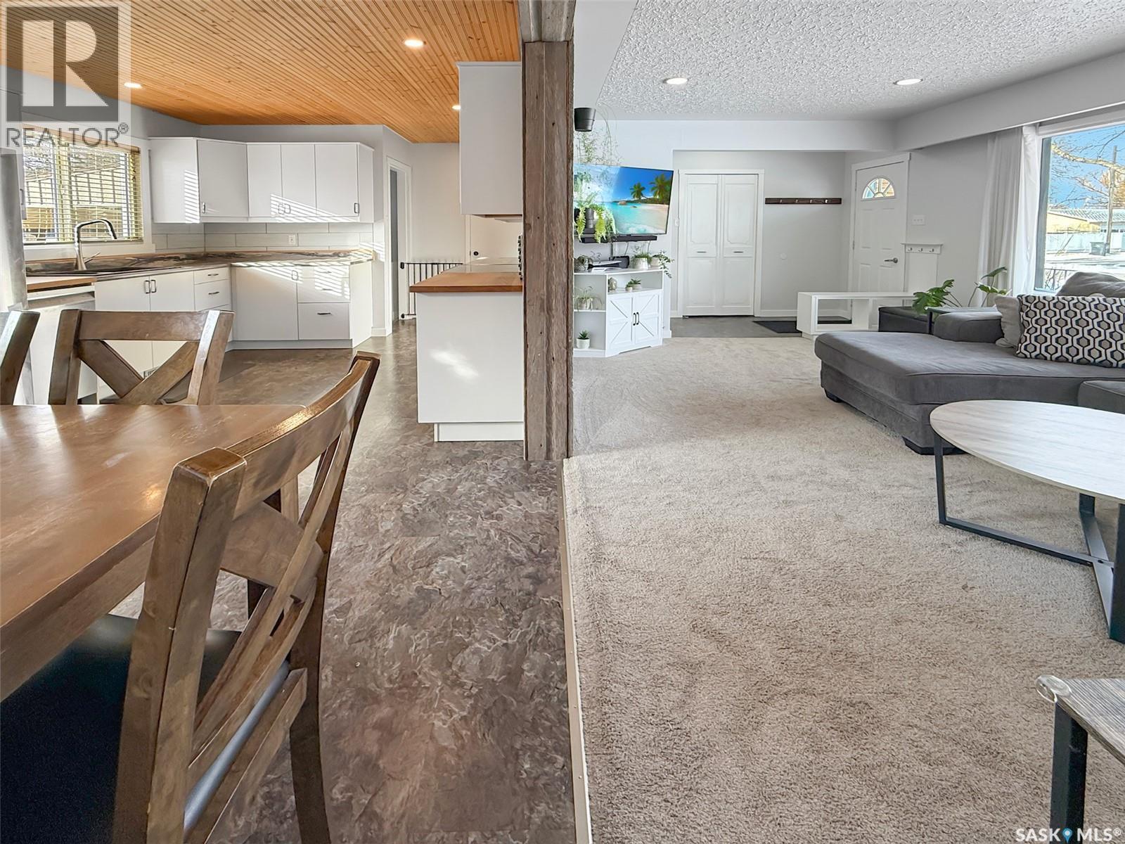 426 15Th Avenue Ne, Swift Current, SK - Indoor