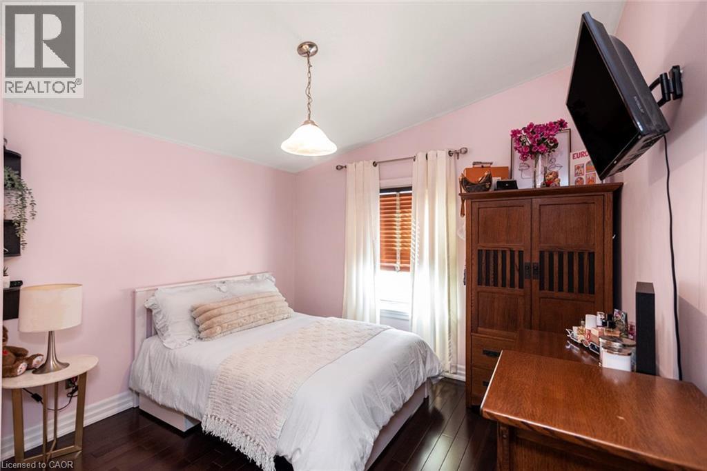 92 Auchmar Road, Hamilton, ON - Indoor Photo Showing Bedroom