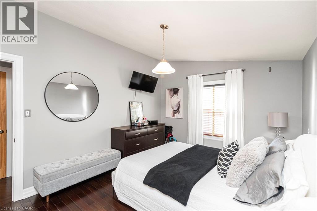 92 Auchmar Road, Hamilton, ON - Indoor Photo Showing Bedroom