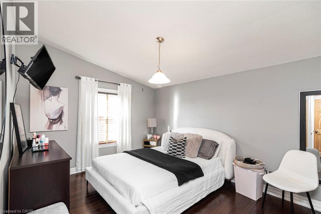 92 Auchmar Road, Hamilton, ON - Indoor Photo Showing Bedroom
