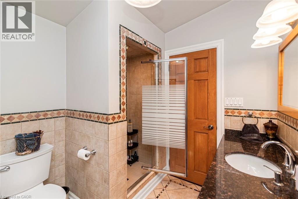 92 Auchmar Road, Hamilton, ON - Indoor Photo Showing Bathroom
