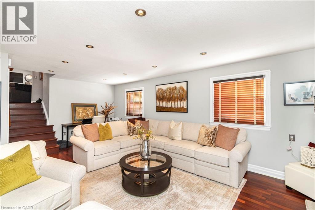 92 Auchmar Road, Hamilton, ON - Indoor Photo Showing Living Room