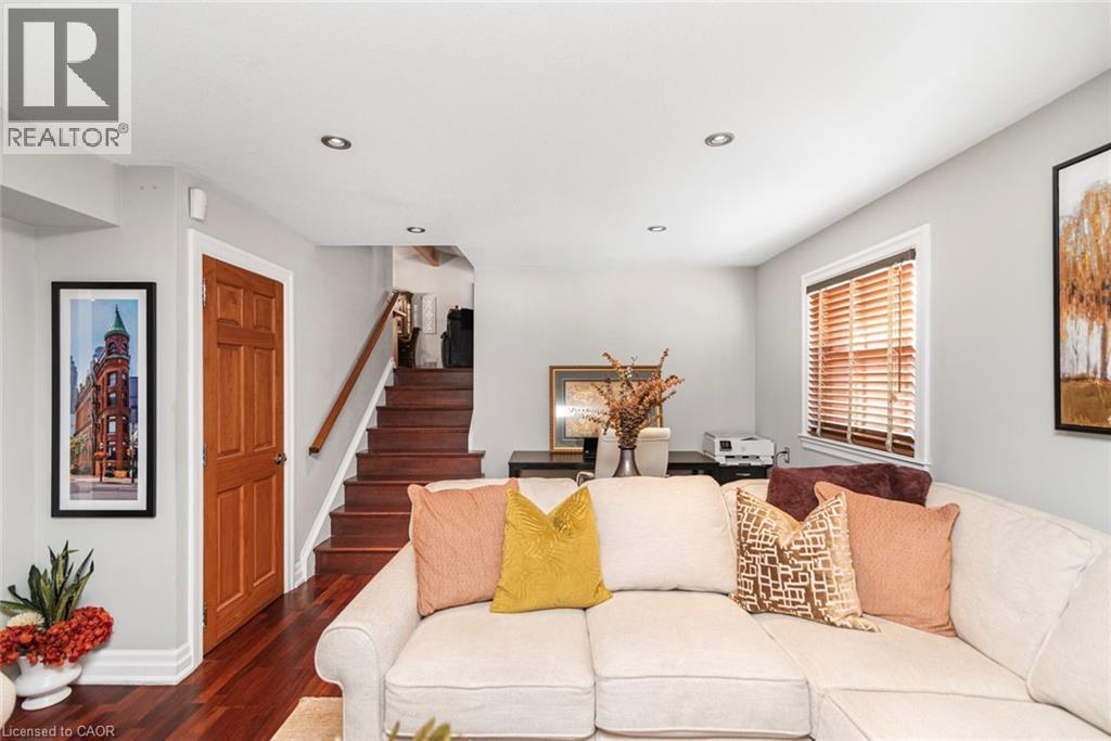 92 Auchmar Road, Hamilton, ON - Indoor Photo Showing Living Room