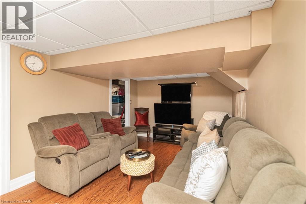 92 Auchmar Road, Hamilton, ON - Indoor Photo Showing Living Room