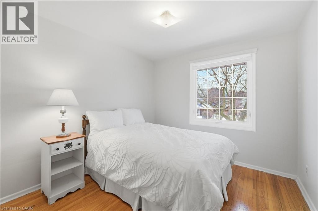 311 Glen Afton Drive, Burlington, ON - Indoor Photo Showing Bedroom