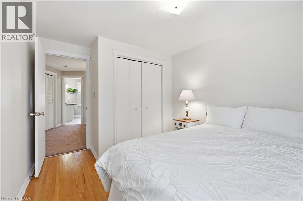 311 Glen Afton Drive, Burlington, ON - Indoor Photo Showing Bedroom