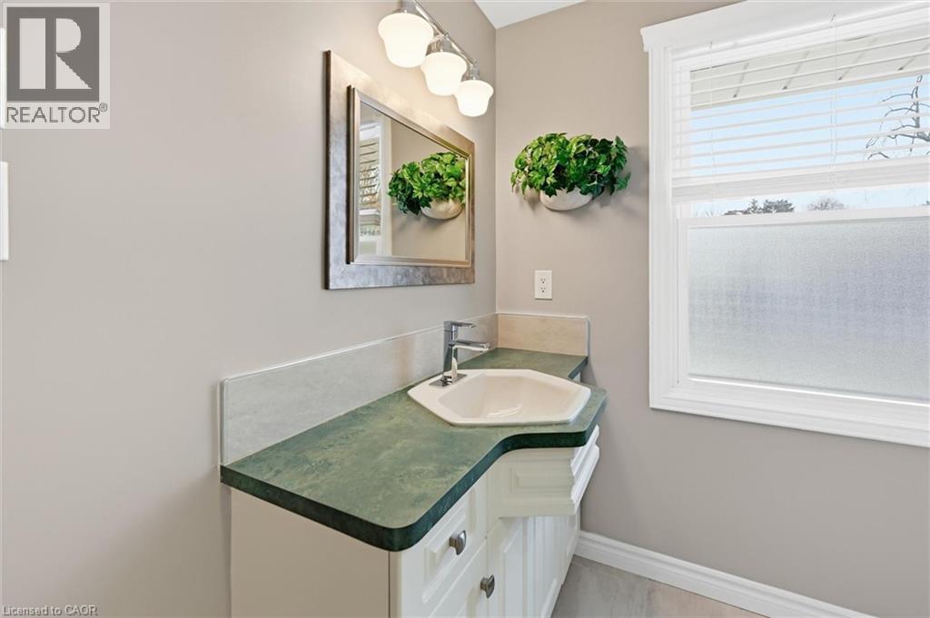 311 Glen Afton Drive, Burlington, ON - Indoor Photo Showing Bathroom