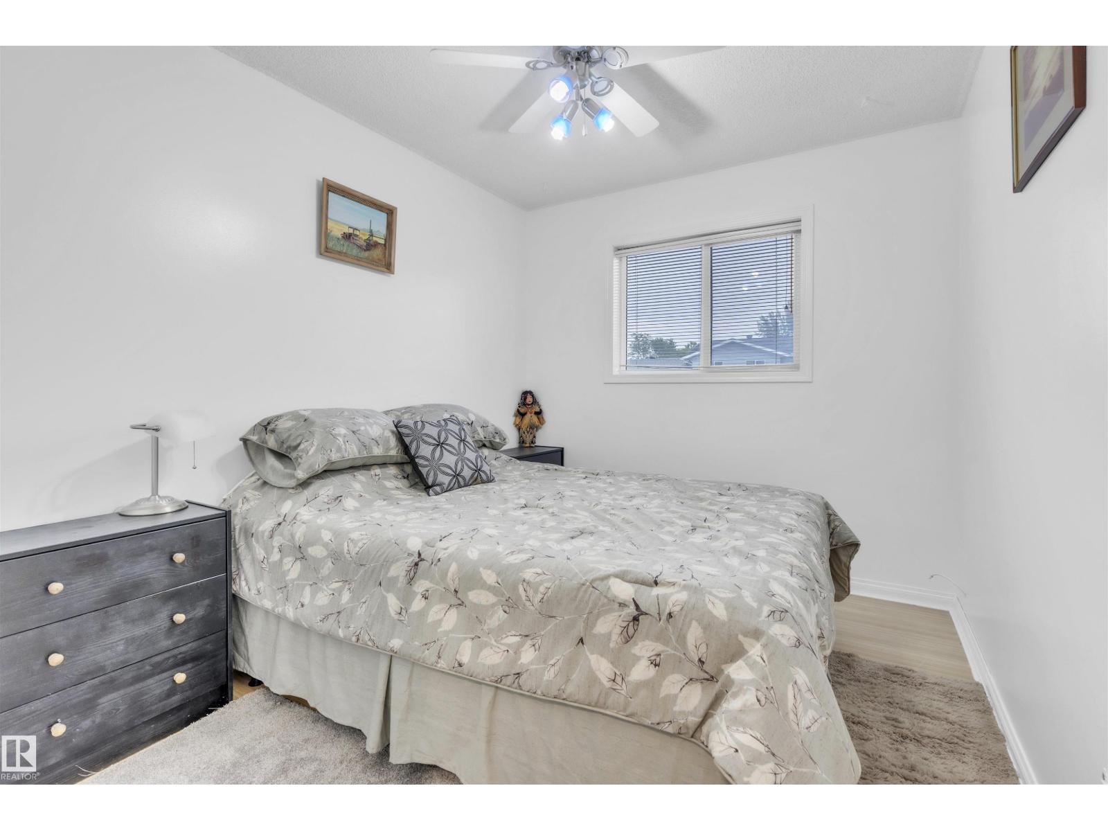 4502 49 Av, Cold Lake, AB - Indoor Photo Showing Bedroom