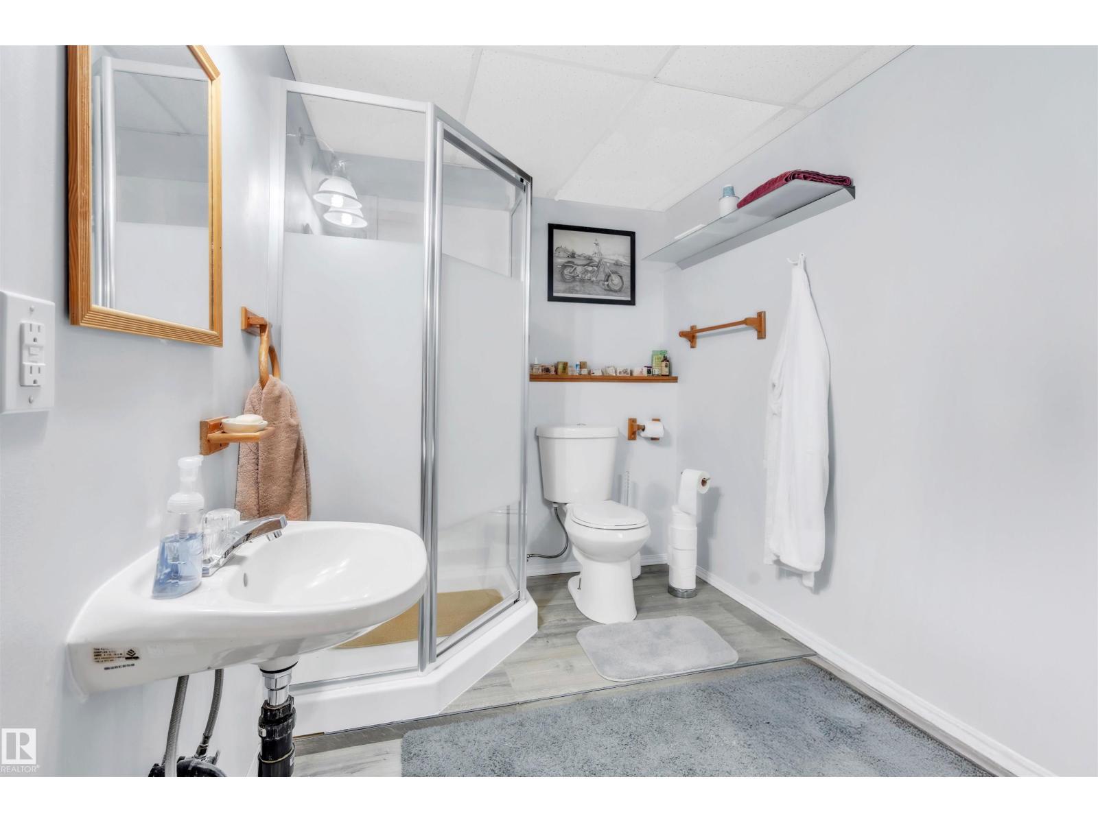 4502 49 Av, Cold Lake, AB - Indoor Photo Showing Bathroom