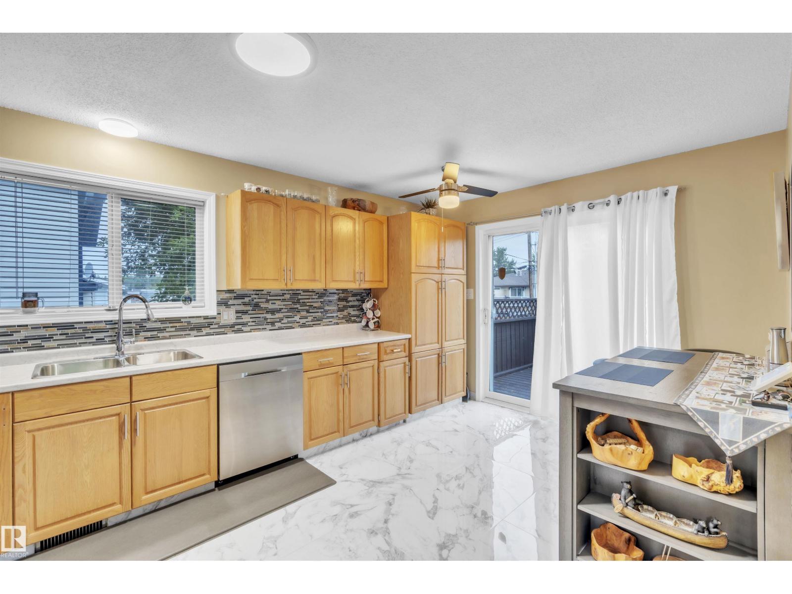 4502 49 Av, Cold Lake, AB - Indoor Photo Showing Kitchen